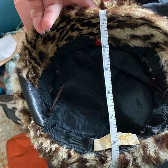 Vintage handmade fur hat by Daree.  60s/70s - Picture 5 of 6